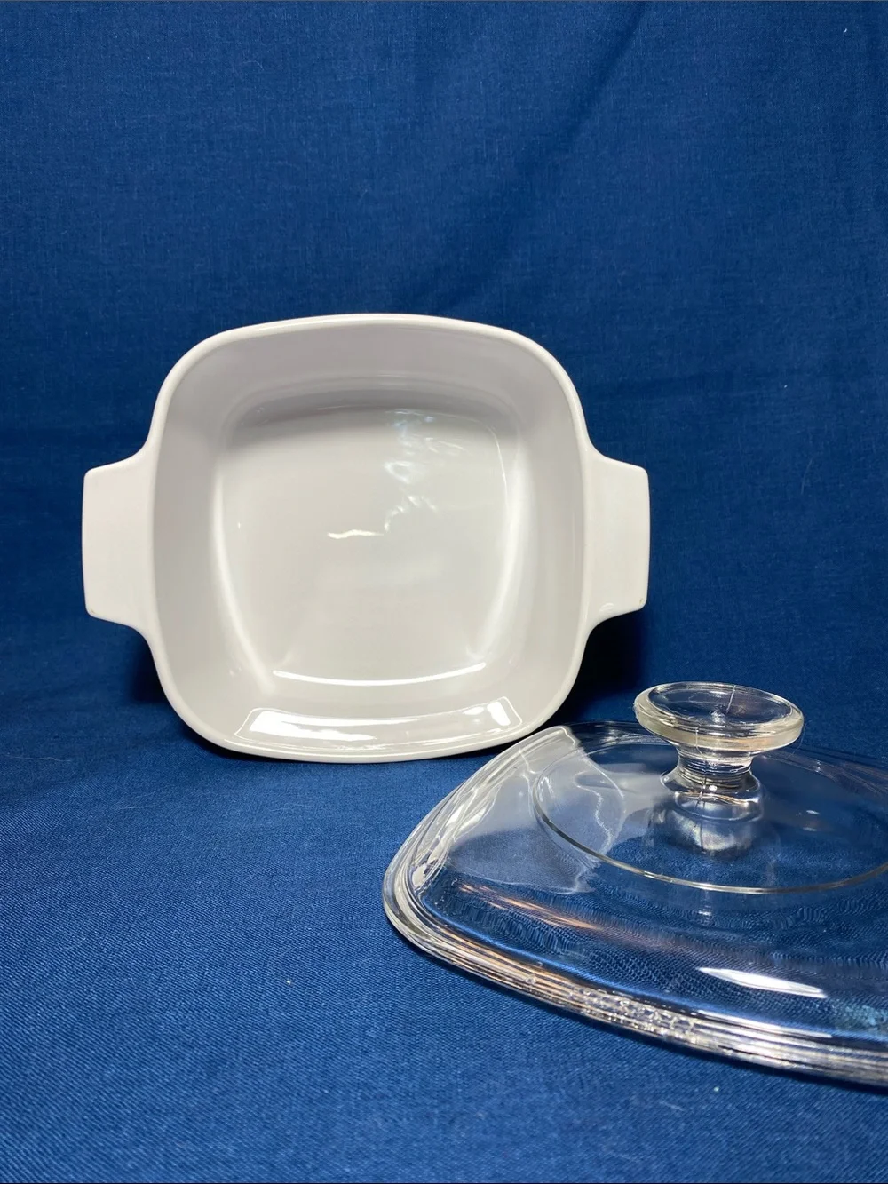 Corningware Vintage 1.5 liter Casserole A-1.5L in Abundance pattern with lid